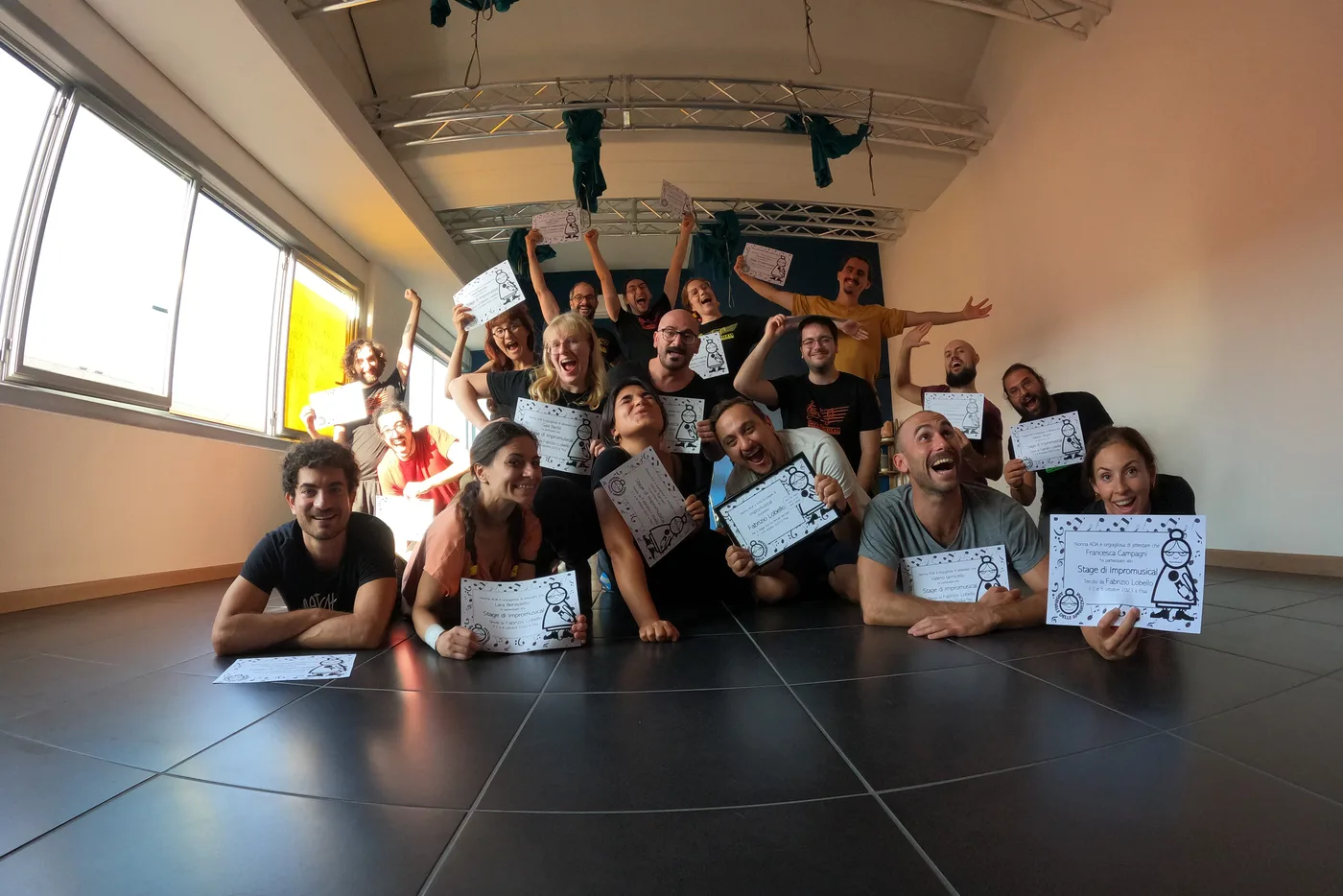 Partecipanti a un workshop teatrale di ADA